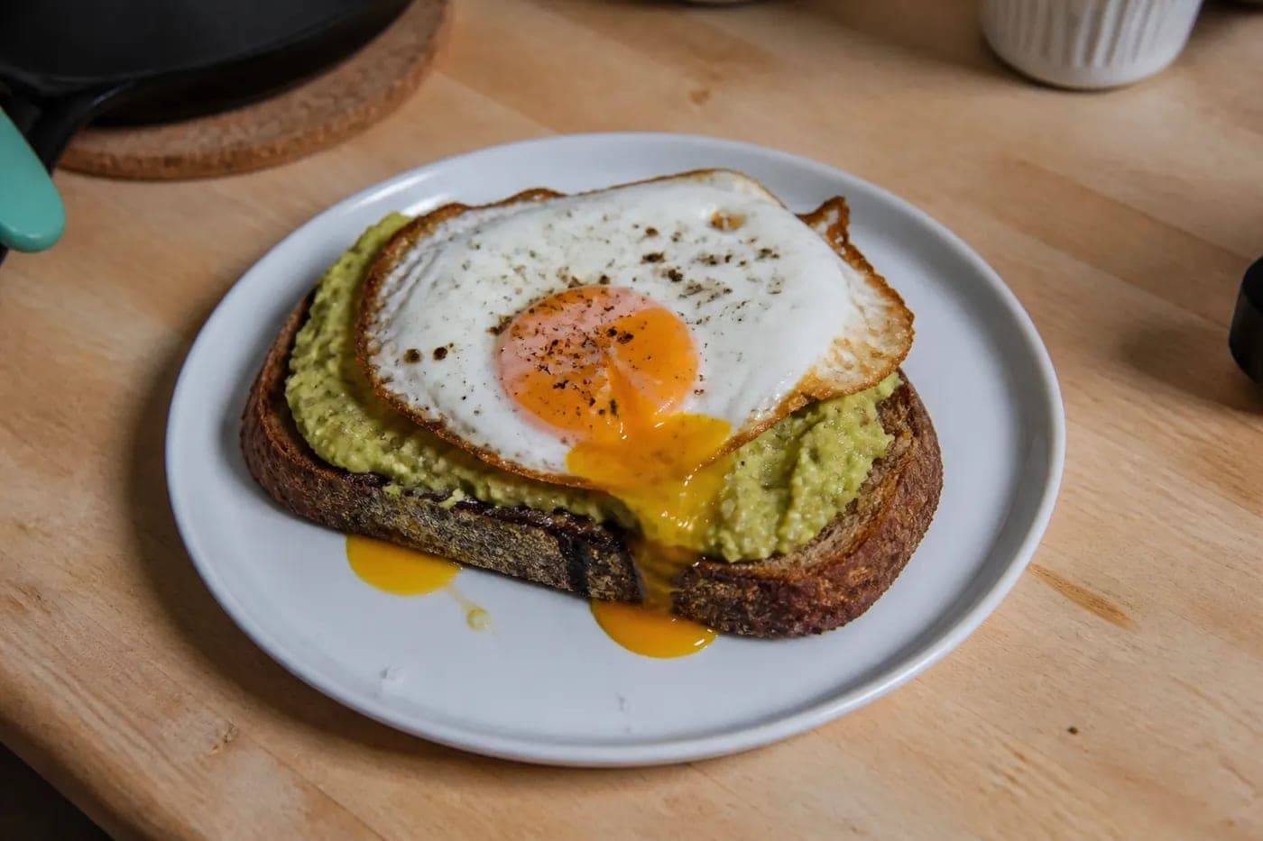 Tostada de palta y huevo